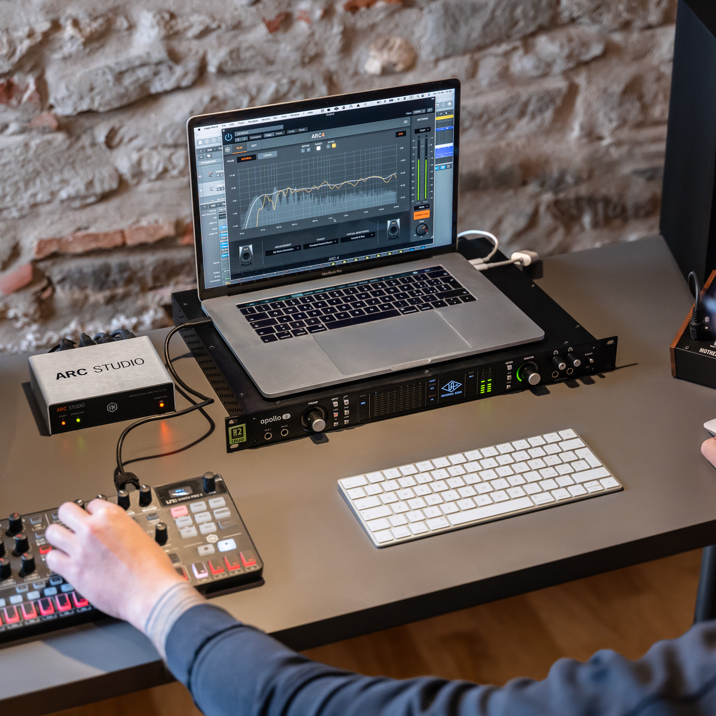 IK Multimedia ARC Studio