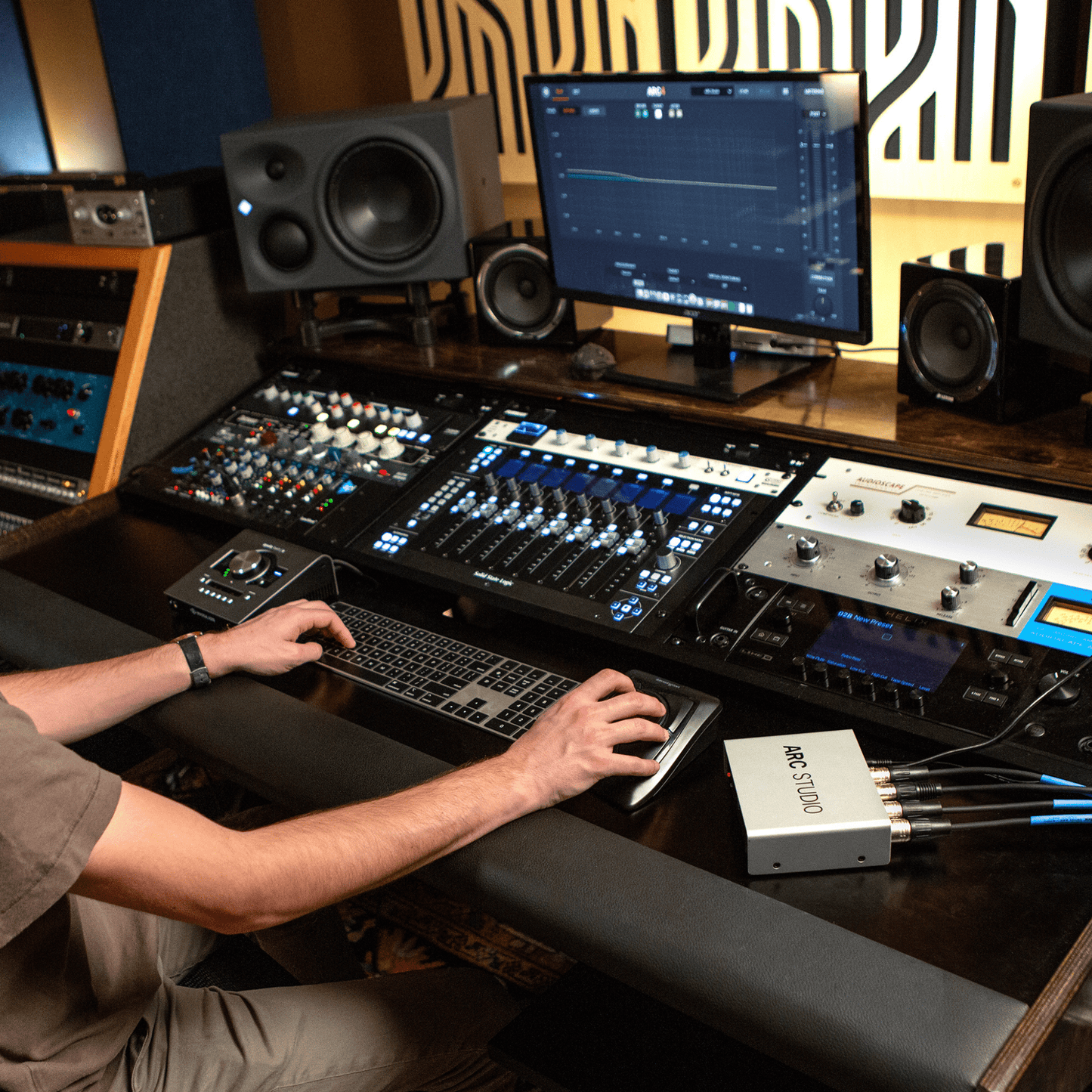 IK Multimedia ARC Studio - Cool Kids Audio